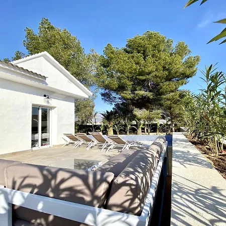 Bouganvilla Luxury With Air-con, & Private Swimming Pool Ideal For Families Villa