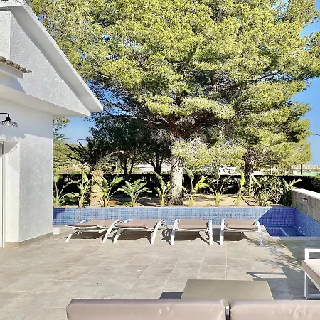 Bouganvilla Luxury With Air-con, & Private Swimming Pool Ideal For Families