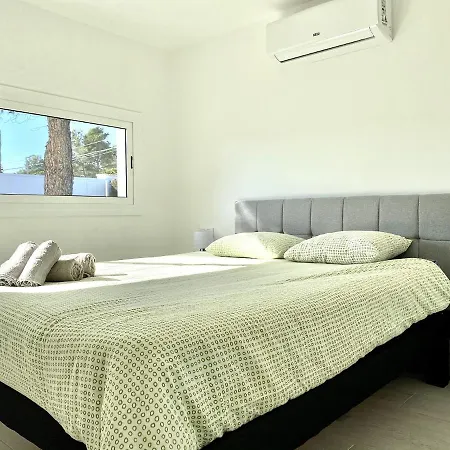 Bouganvilla Luxury With Air-con, & Private Swimming Pool Ideal For Families