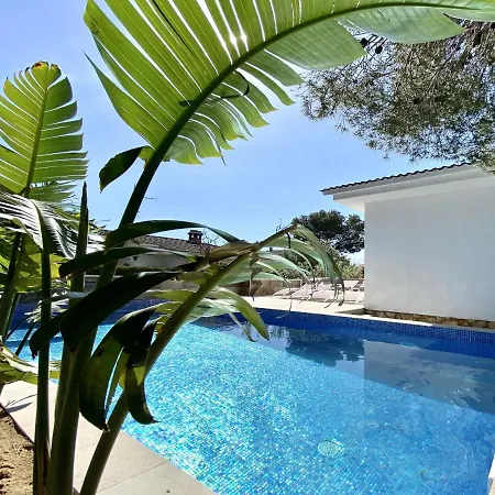 Bouganvilla Luxury With Air-con, & Private Swimming Pool Ideal For Families *