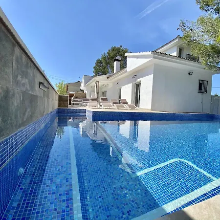 Villa Bouganvilla Luxury With Air-con, & Private Swimming Pool Ideal For Families *