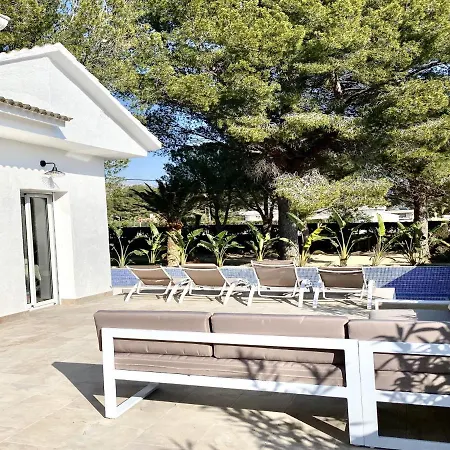 Villa Bouganvilla Luxury With Air-con, & Private Swimming Pool Ideal For Families