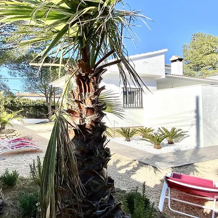 Bouganvilla Luxury With Air-con, & Private Swimming Pool Ideal For Families Villa *